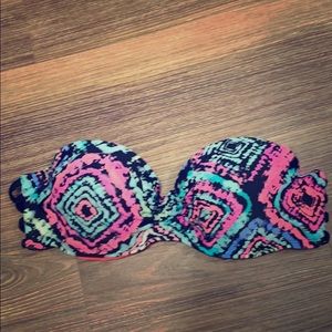 Patterned tribal strapless bikini top